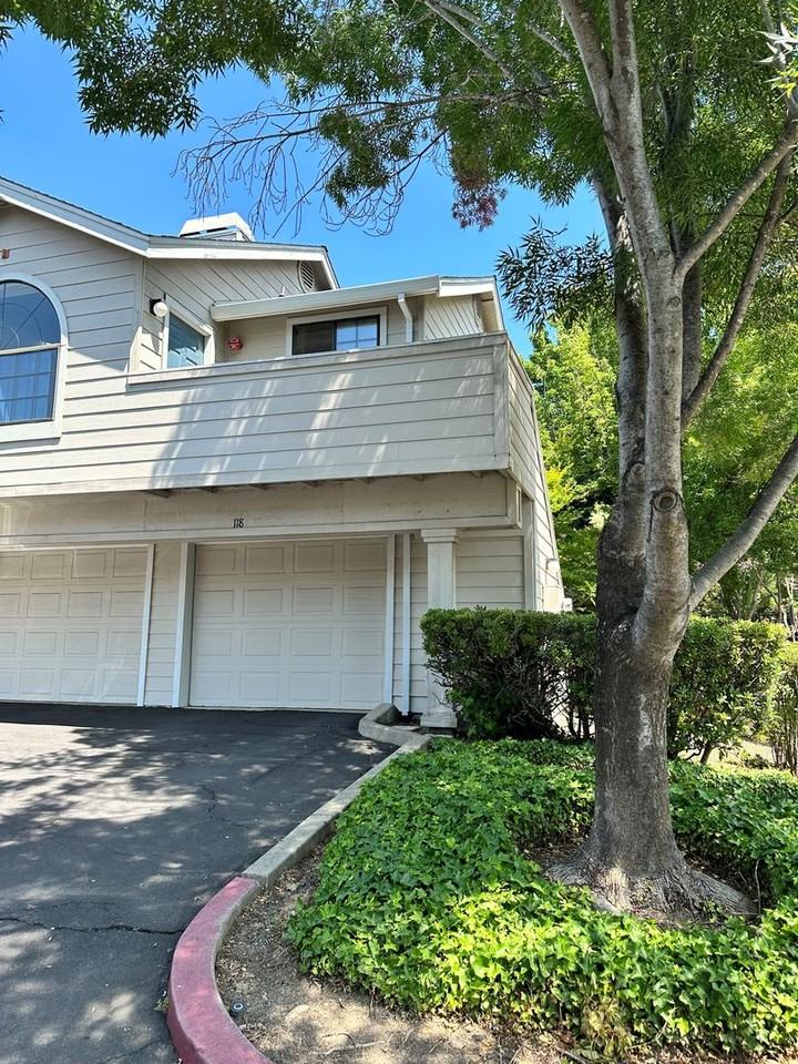 118 Golden Gate Circle - Photo 2 of 13