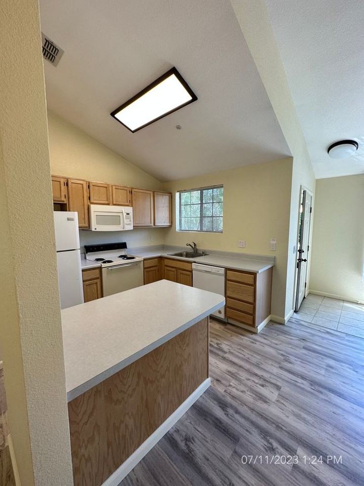 118 Golden Gate Circle - Photo 6 of 13