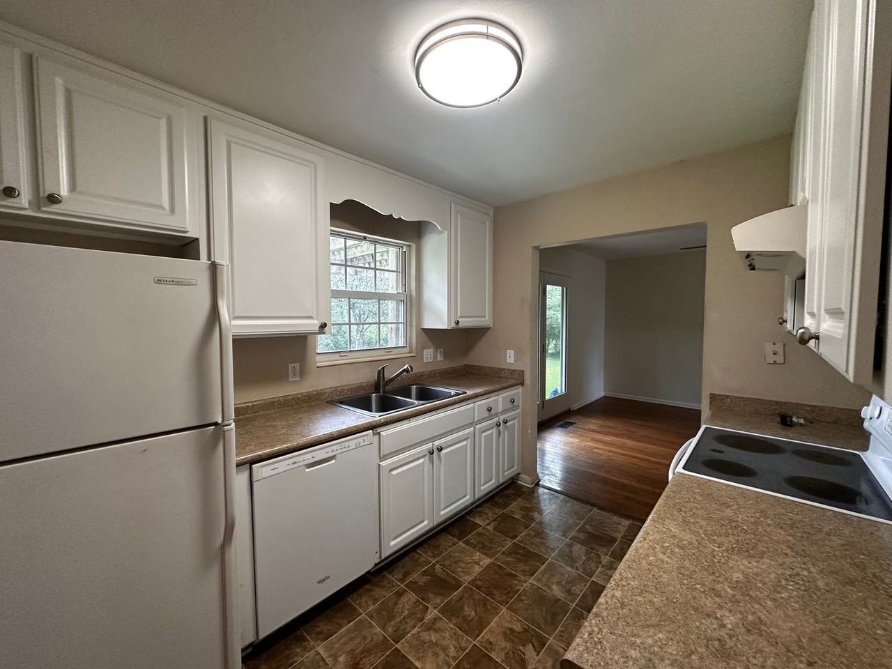 1917 Rhonda Dr - Photo 3 of 19