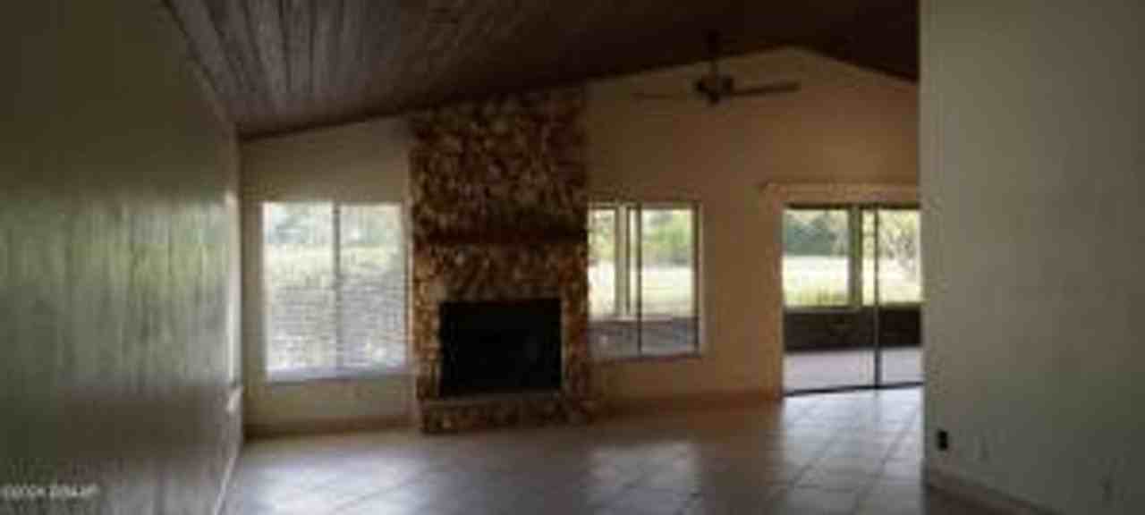 106 Augusta Cir - Photo 3 of 9