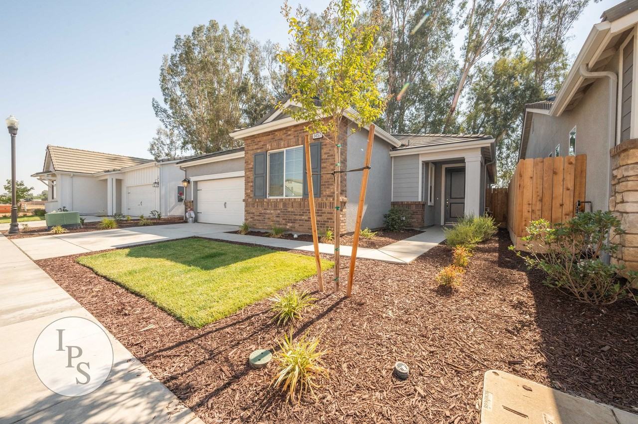 1457 Las Rosas Ave - Photo 3 of 28