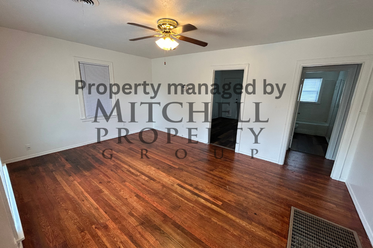 4017 S Hughes St - Photo 2 of 7