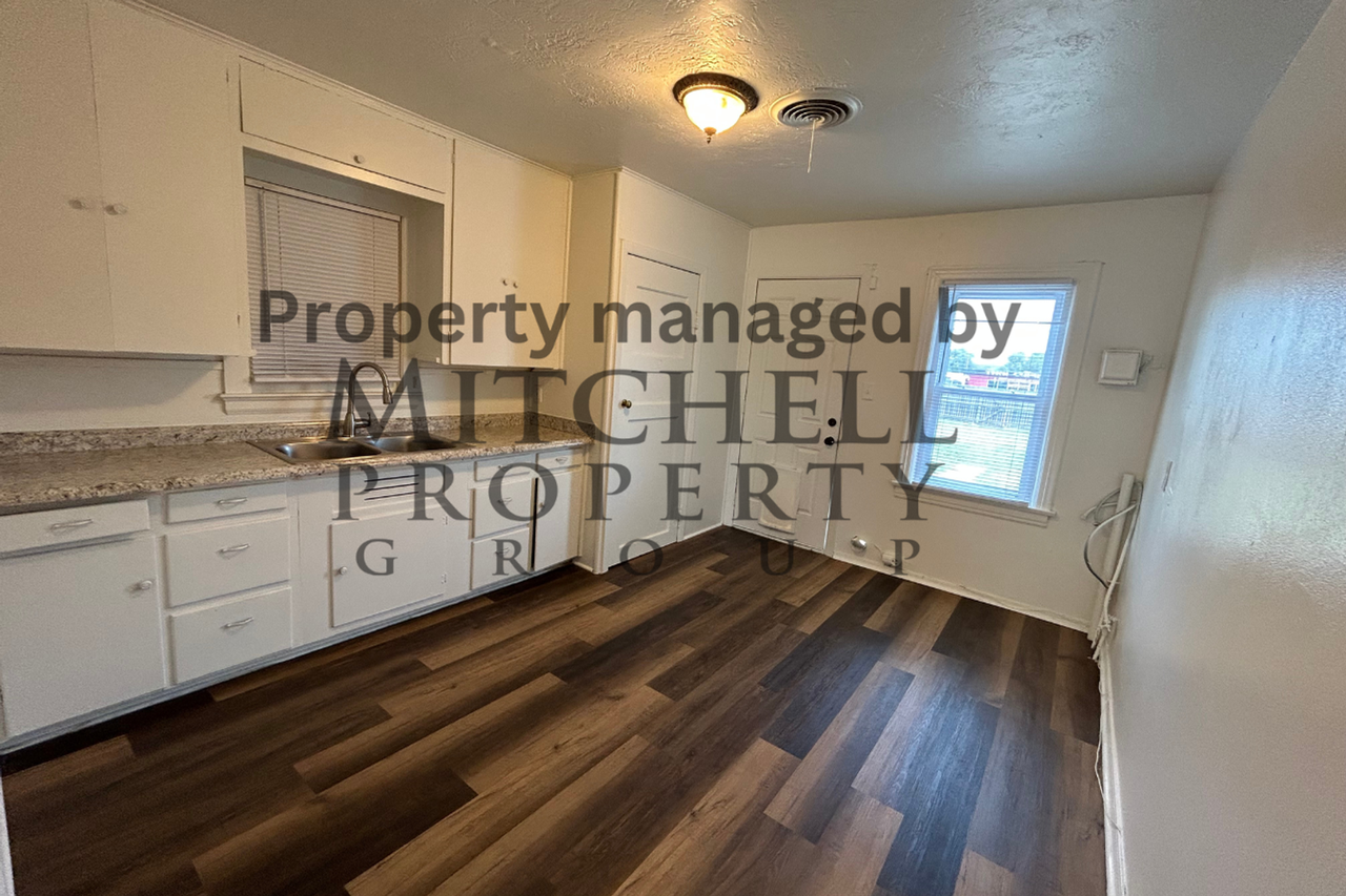 4017 S Hughes St - Photo 3 of 7