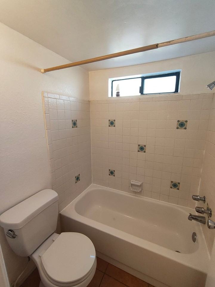 3131 E Fairmount St #B - Photo 3 of 7