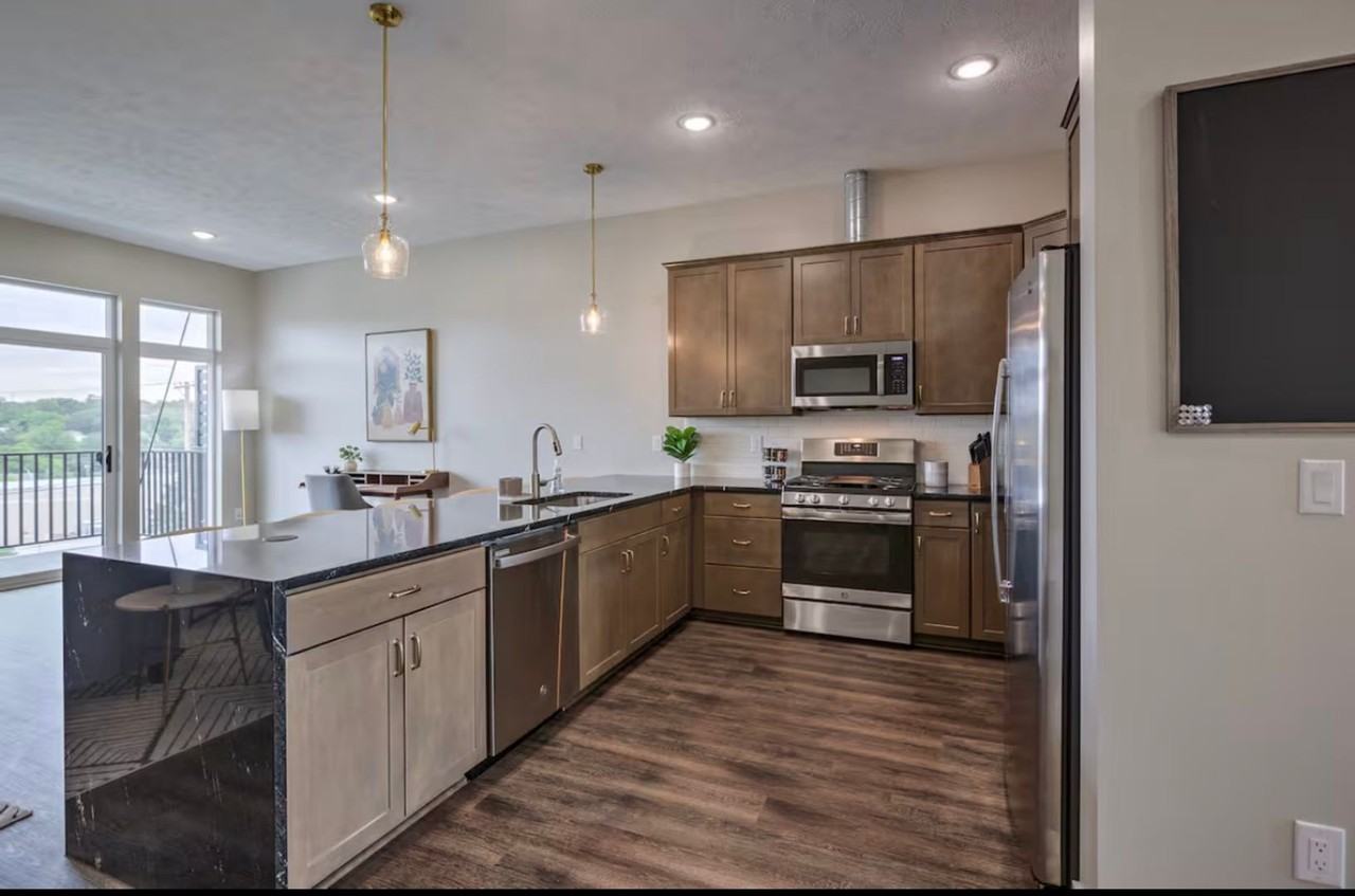 630 N 46th St - Photo 6 of 48