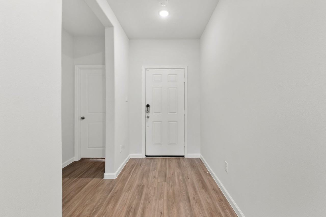 5815 Jade Crest Ct - Photo 3 of 32