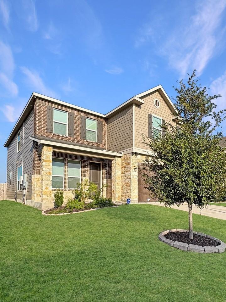 3910 Sunfield Dr - Photo 2 of 36