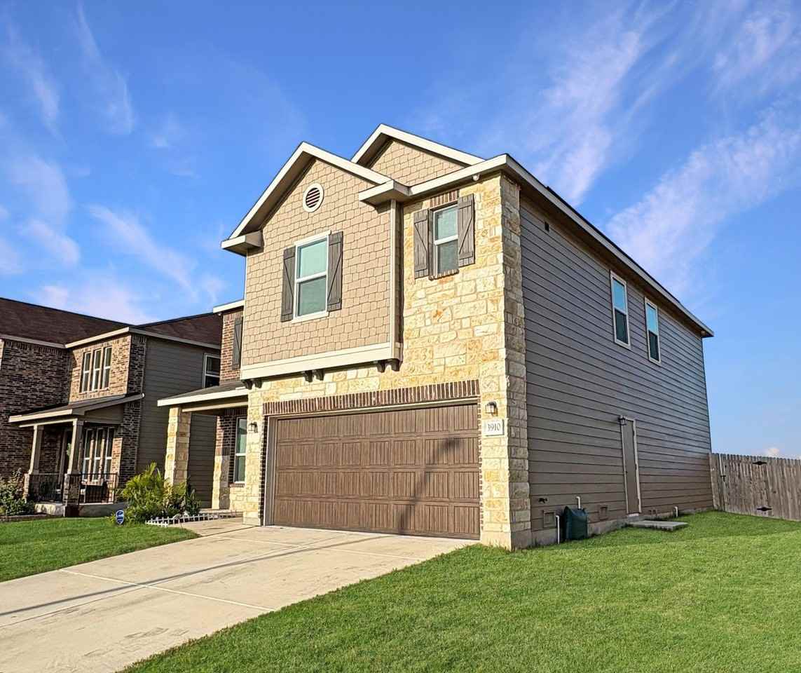 3910 Sunfield Dr - Photo 4 of 36