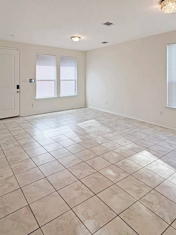 3910 Sunfield Dr - Photo 5 of 36