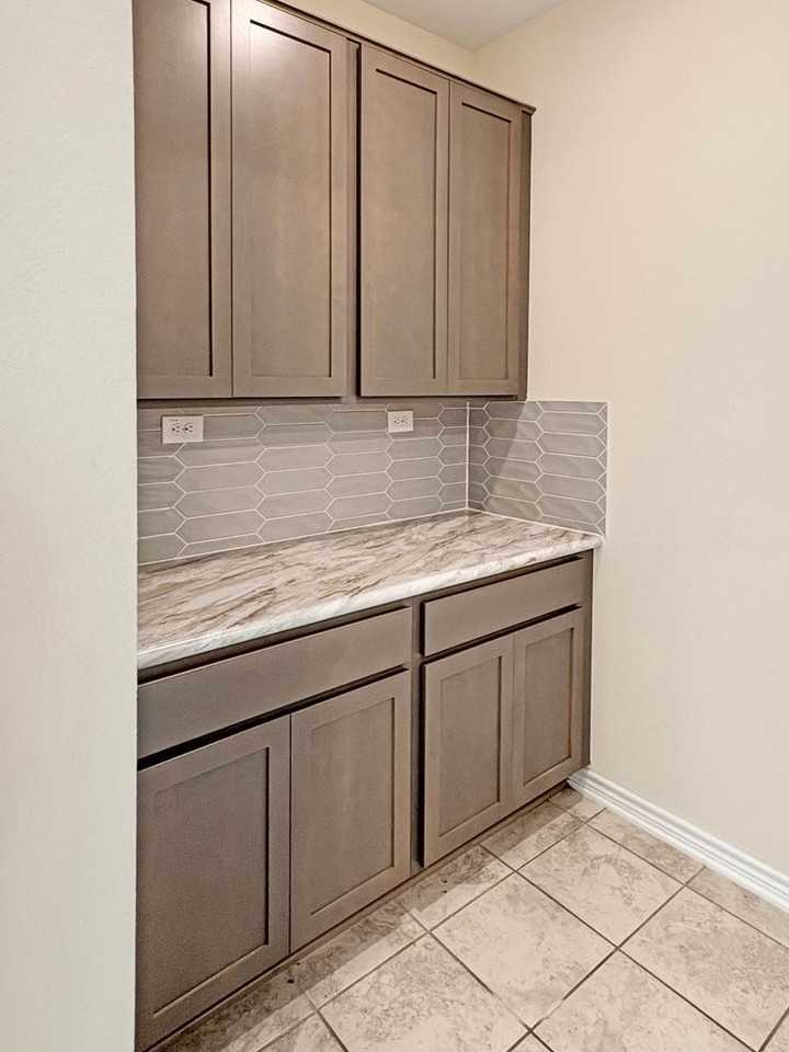 3910 Sunfield Dr - Photo 7 of 36