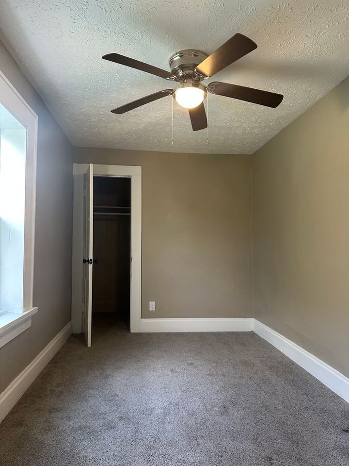 361 1/2 S Harris Ave - Photo 2 of 9