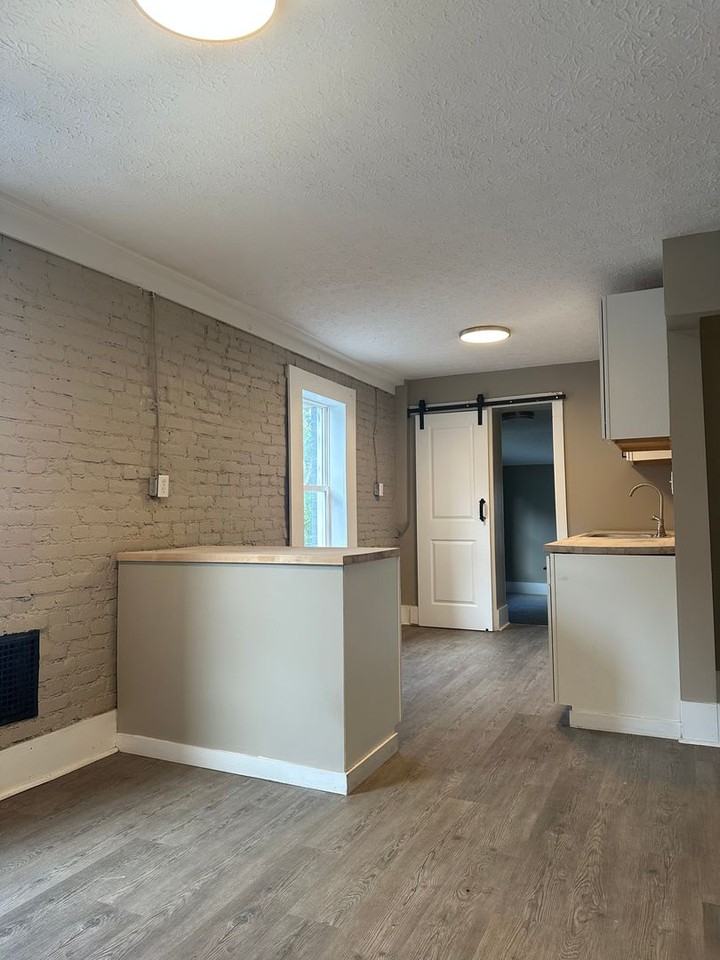 361 1/2 S Harris Ave - Photo 5 of 9