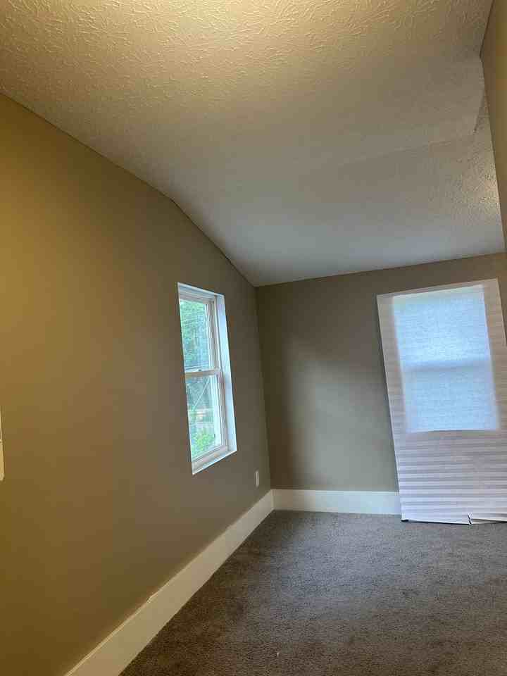 361 1/2 S Harris Ave - Photo 7 of 9