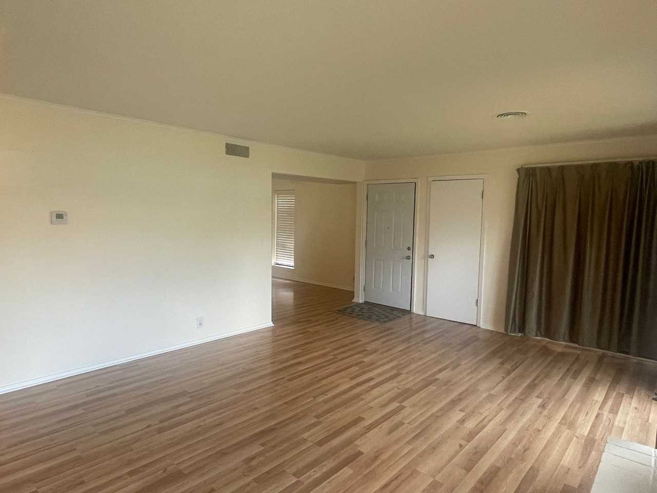 6588 Poplar Woods Cir S - Photo 3 of 21