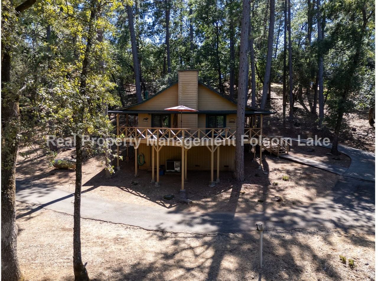 6399 Stanley Dr - Photo 3 of 19