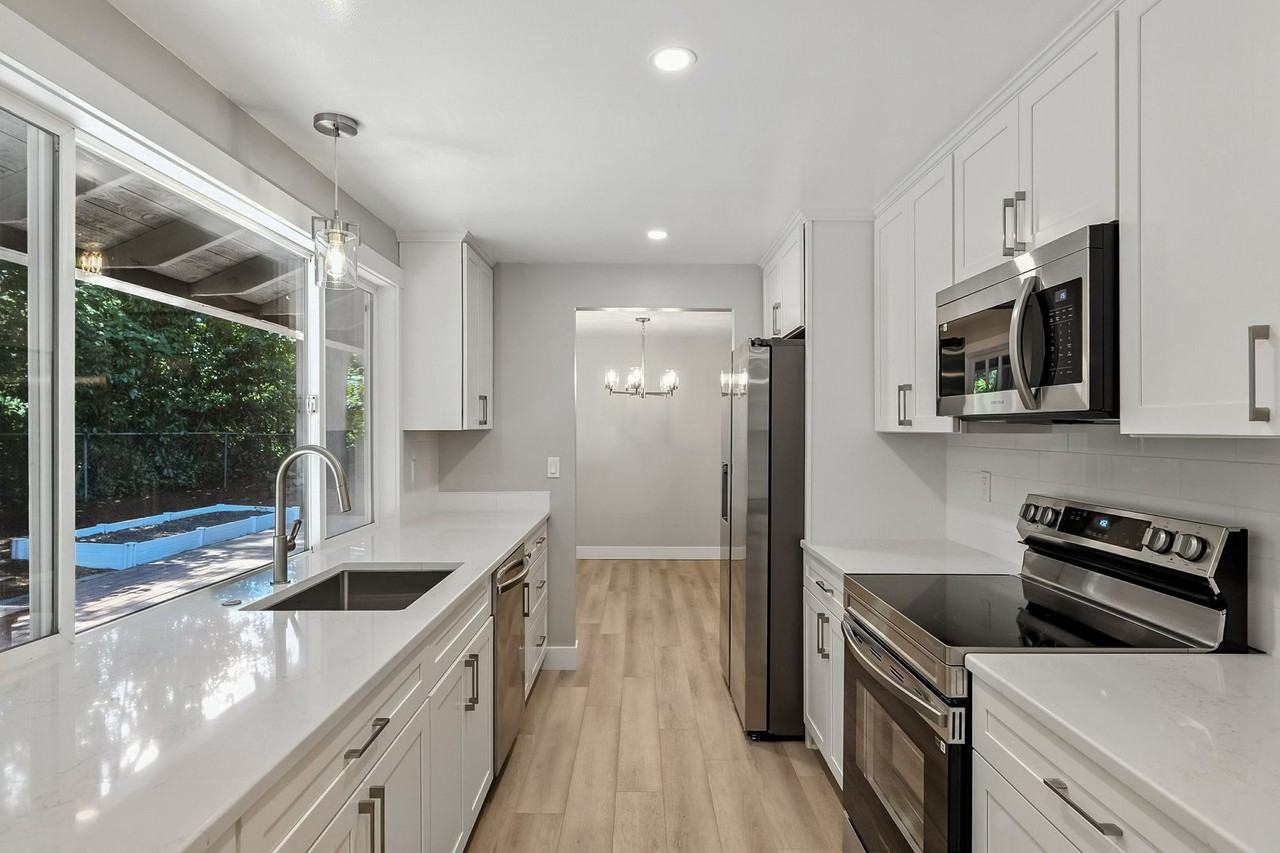 5430 Red Leaf St - Photo 3 of 23