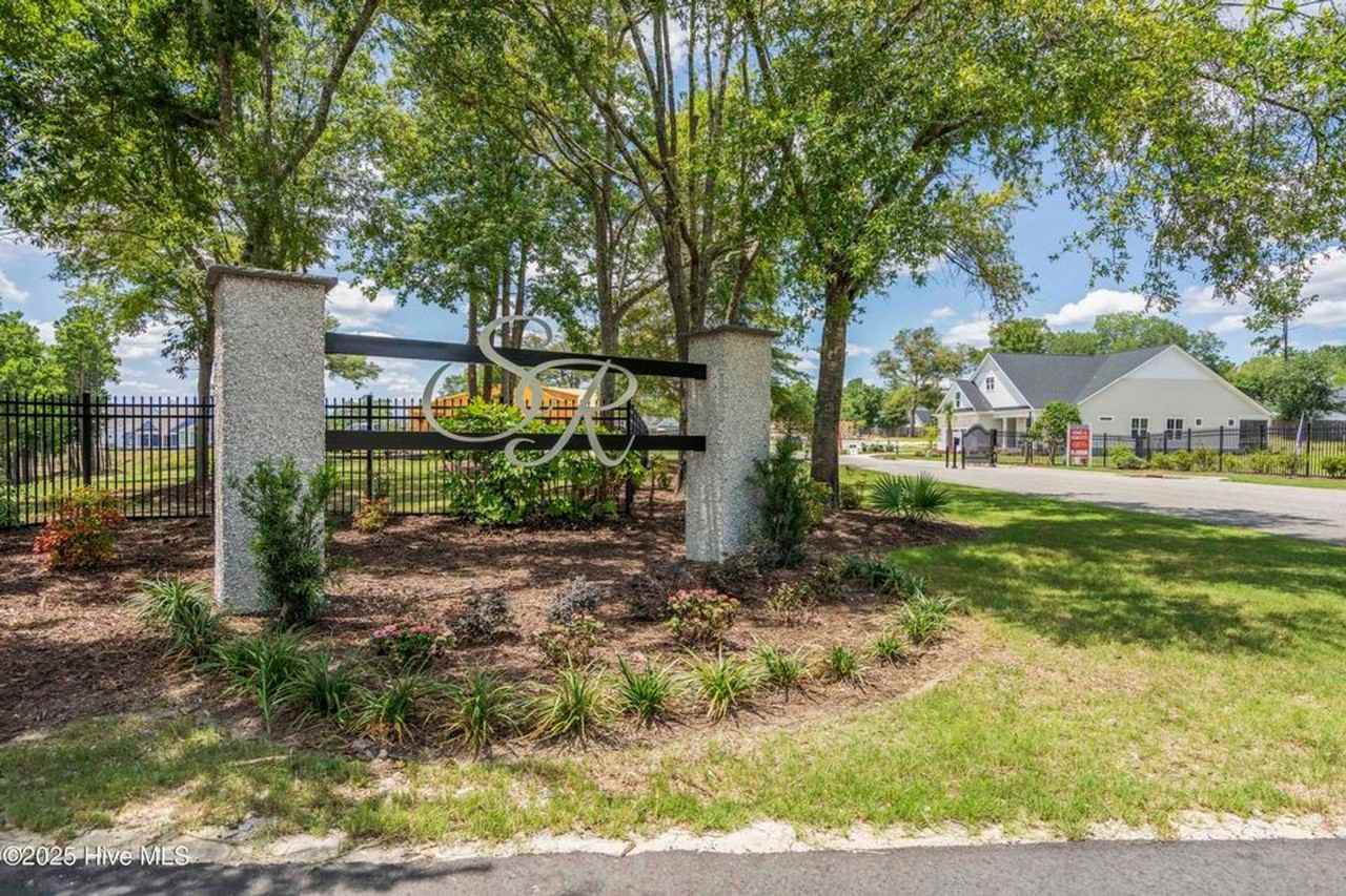2589 Alvernia Dr - Photo 2 of 39