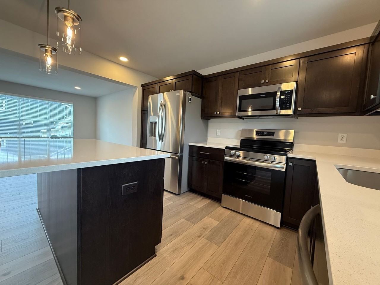 542 Stoddard Dr - Photo 3 of 30