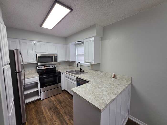 1000 Blue Carriage Ln N - Photo 3 of 10