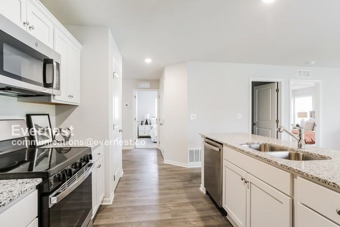 4007 Brooklyn Ave - Photo 2 of 16