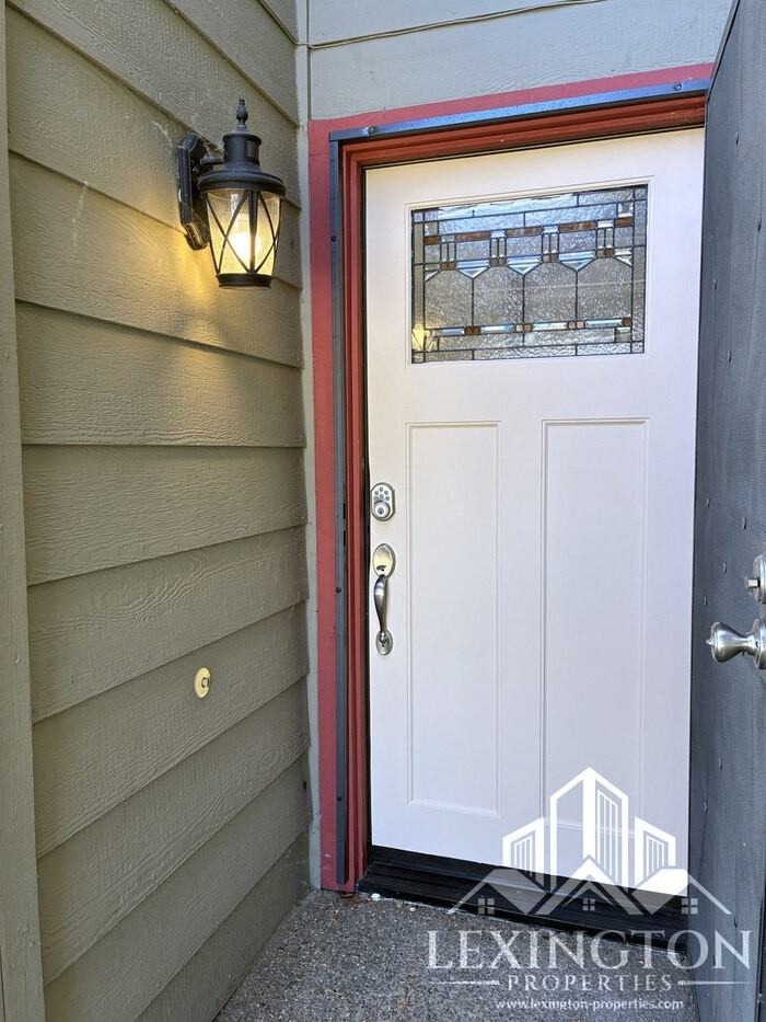 445 N Lexington Dr - Photo 3 of 40