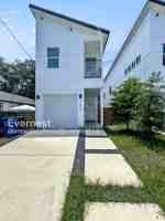 featured image of 1804 E Crockett St