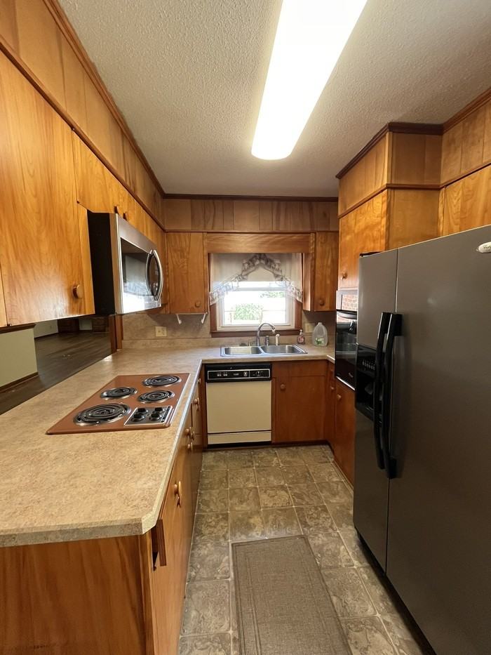 209 4th St - Photo 3 of 22