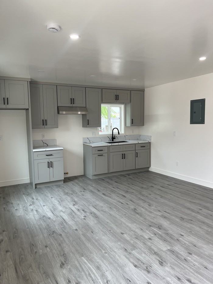 15516 S White Ave #3 - Photo 2 of 11