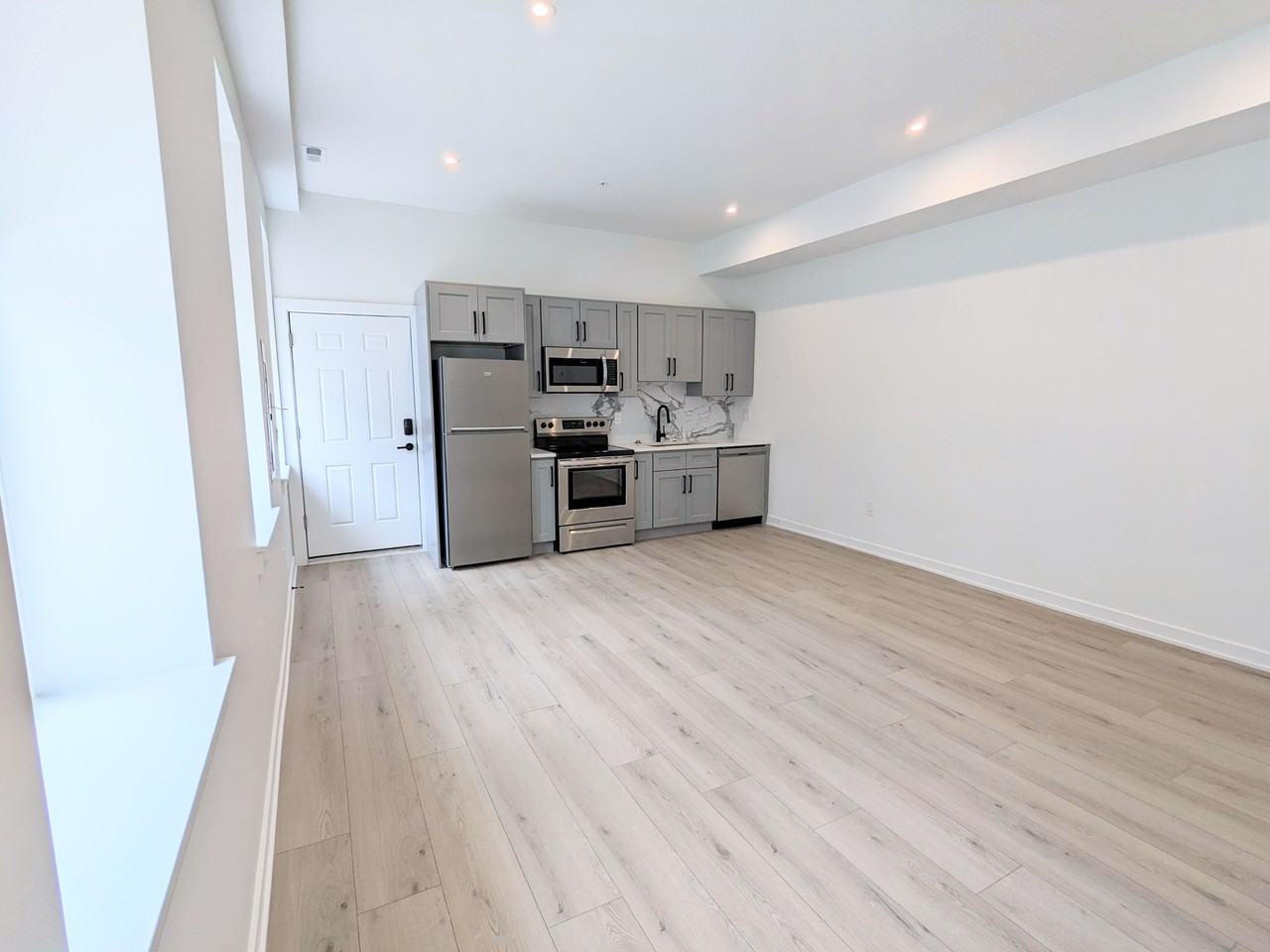 2601 W Oxford St #1 - Photo 3 of 11