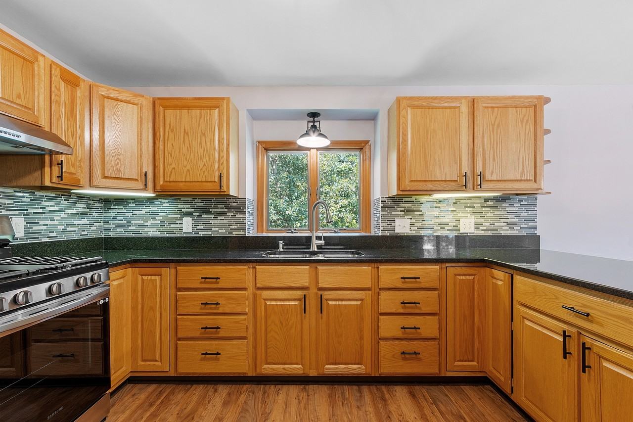 29 Beacon St #2 - Photo 2 of 16