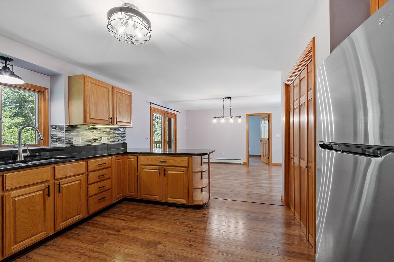 29 Beacon St #2 - Photo 3 of 16