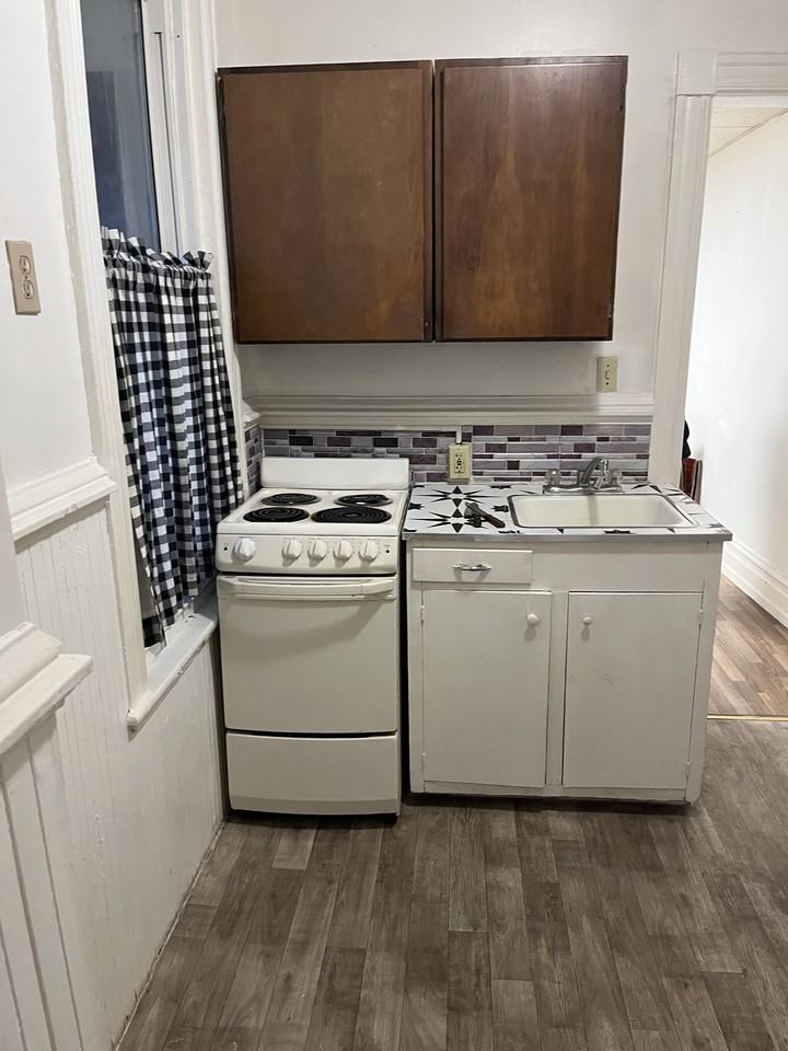 1611 W Allen St #1 - Photo 3 of 4