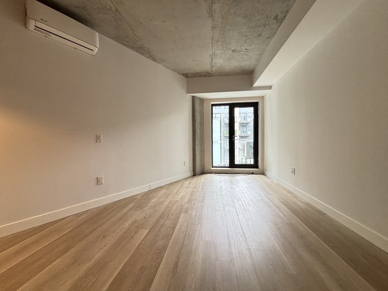 2600 Boul Cavendish - Photo 3 of 20