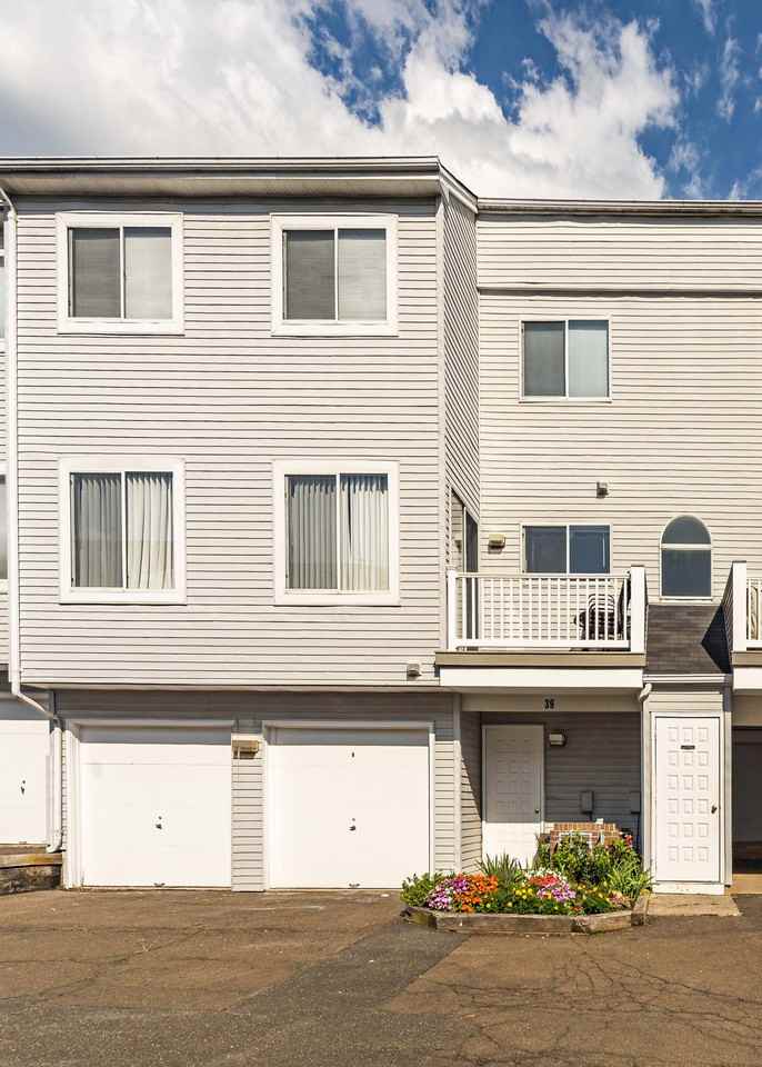 39 Staffordshire Commons Dr #39 - Photo 2 of 36