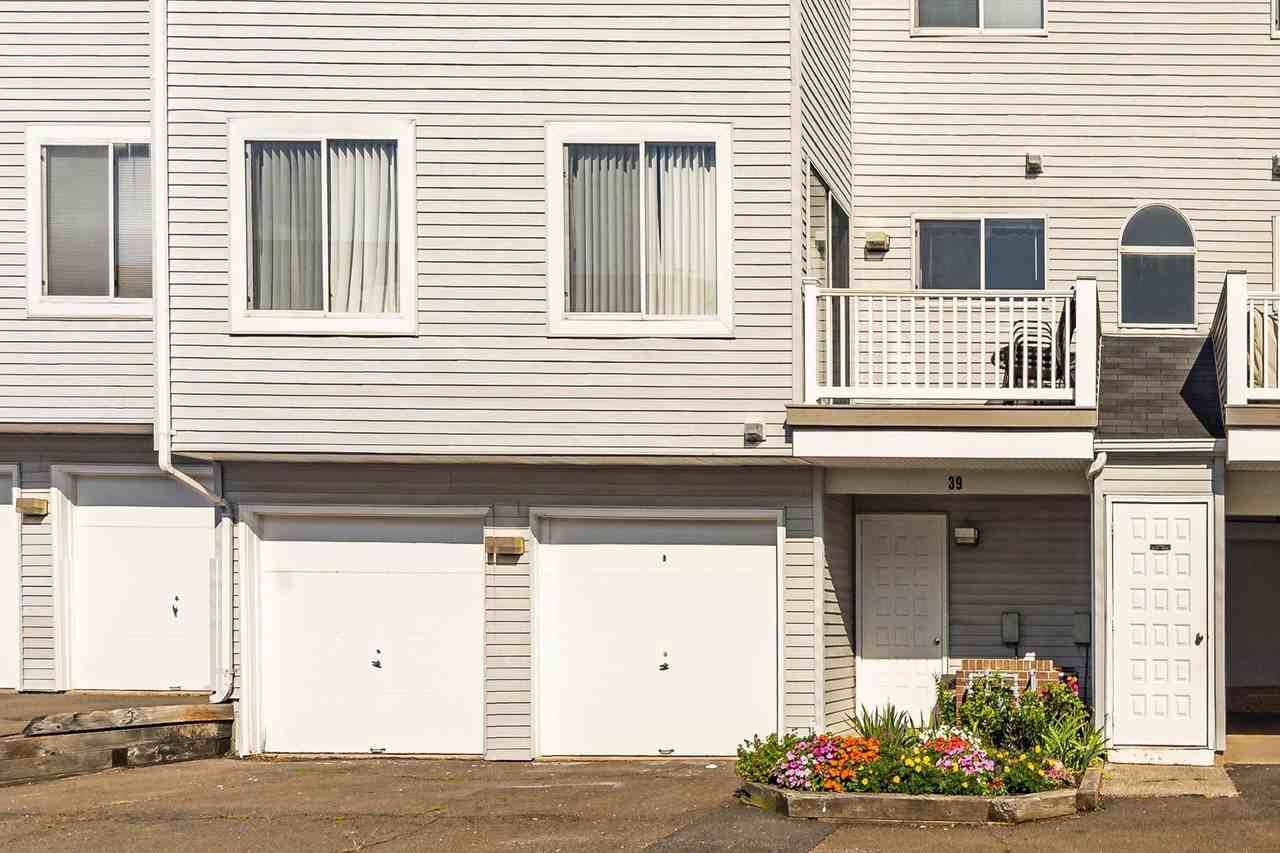 39 Staffordshire Commons Dr #39 - Photo 4 of 36