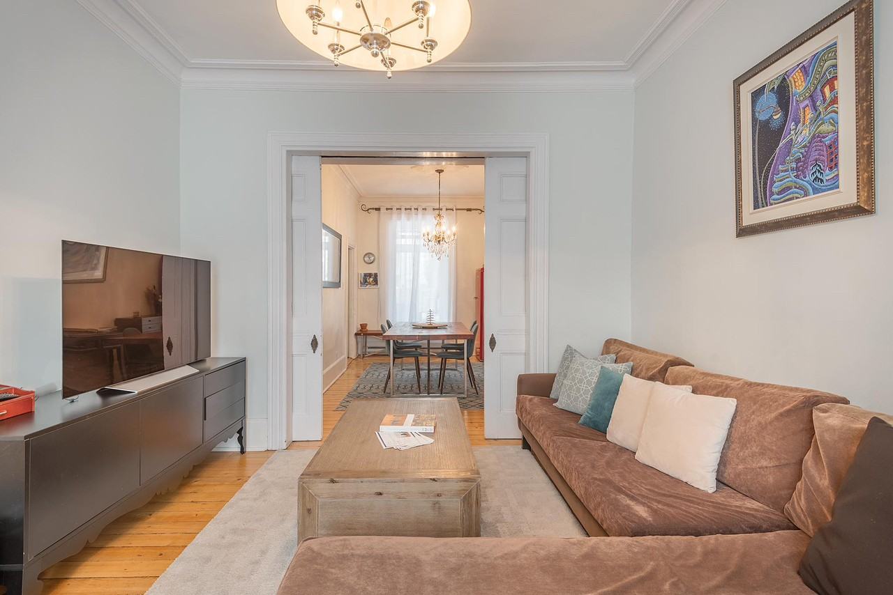 1537 Av de Wrexham - Photo 2 of 20