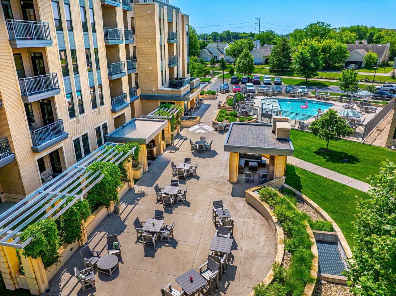 Deco Luxury Apartments - Photo 3 of 28