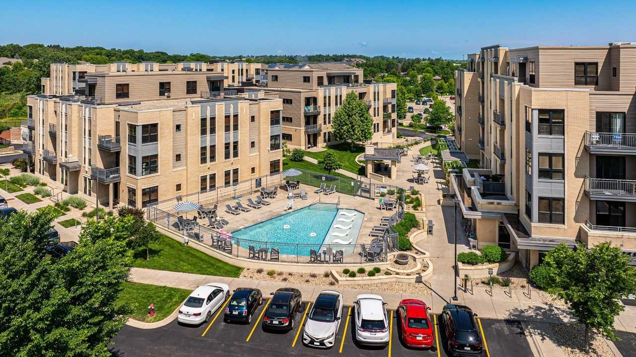 Deco Luxury Apartments - Photo 5 of 28