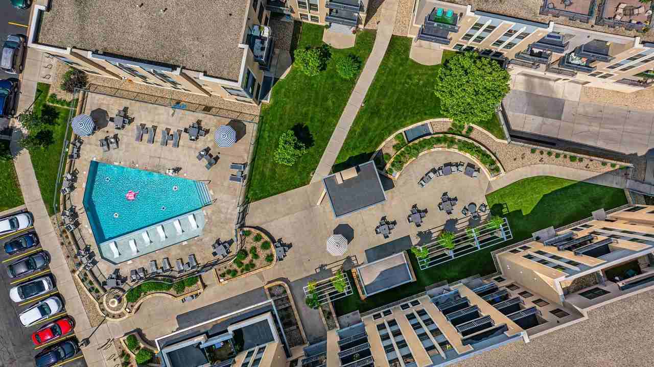 Deco Luxury Apartments - Photo 6 of 28