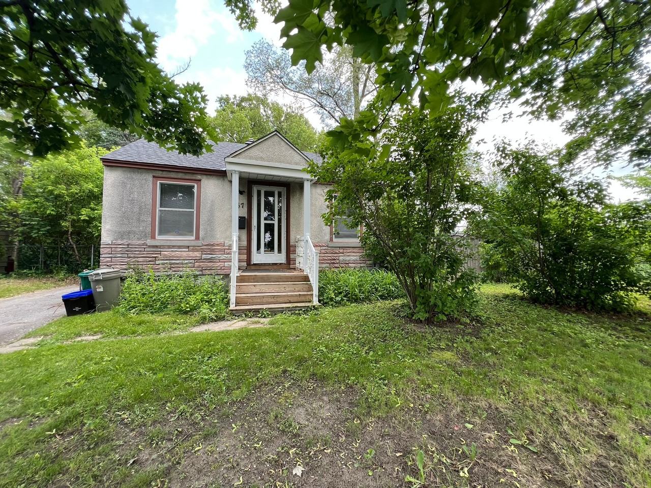 967 Merivale Road, 2 Bedroom Heritage Home! - Photo 3 of 35