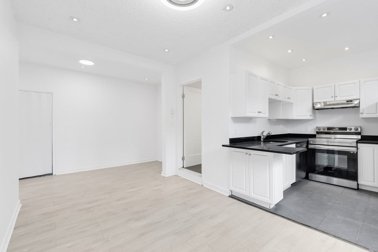 5870 Rue Sherbrooke Ouest #3 - Photo 5 of 15