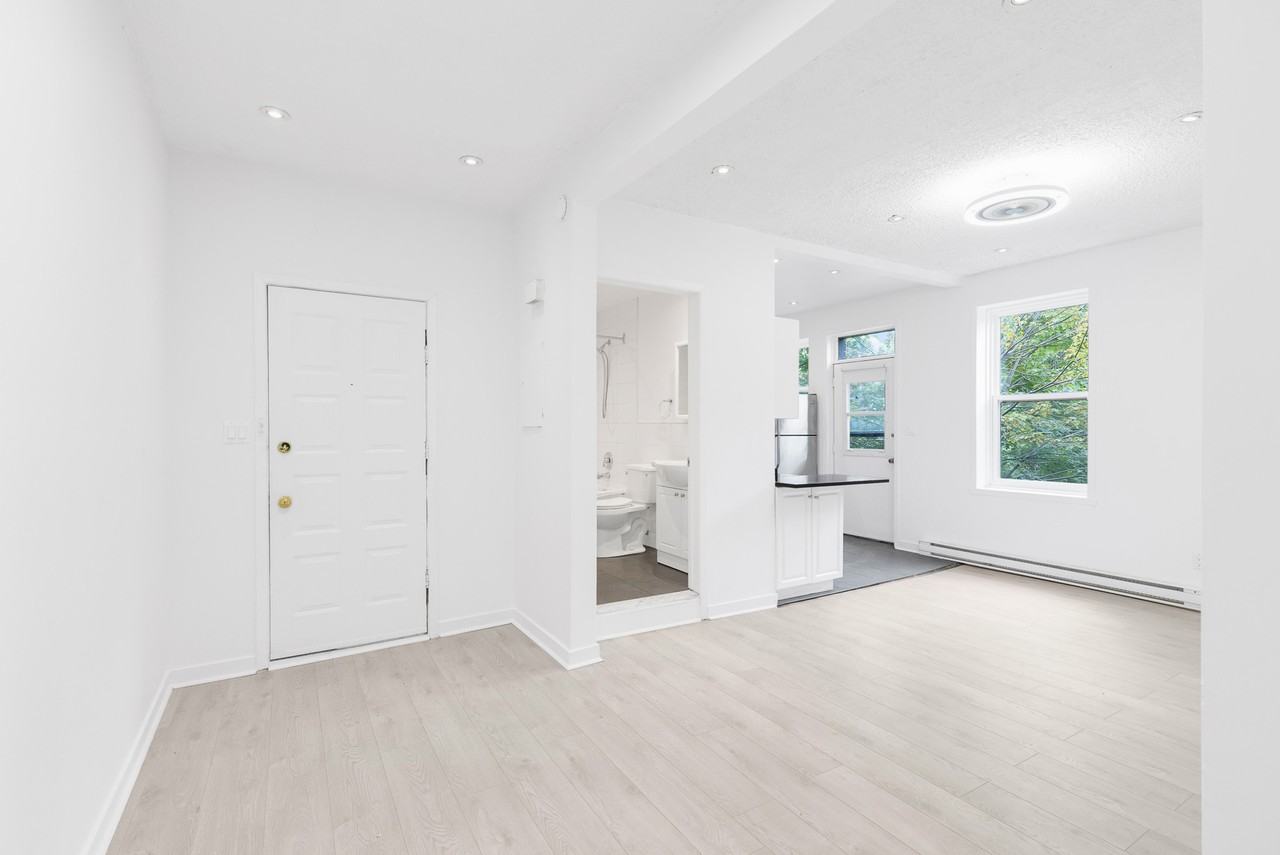 5870 Rue Sherbrooke Ouest #3 - Photo 6 of 15