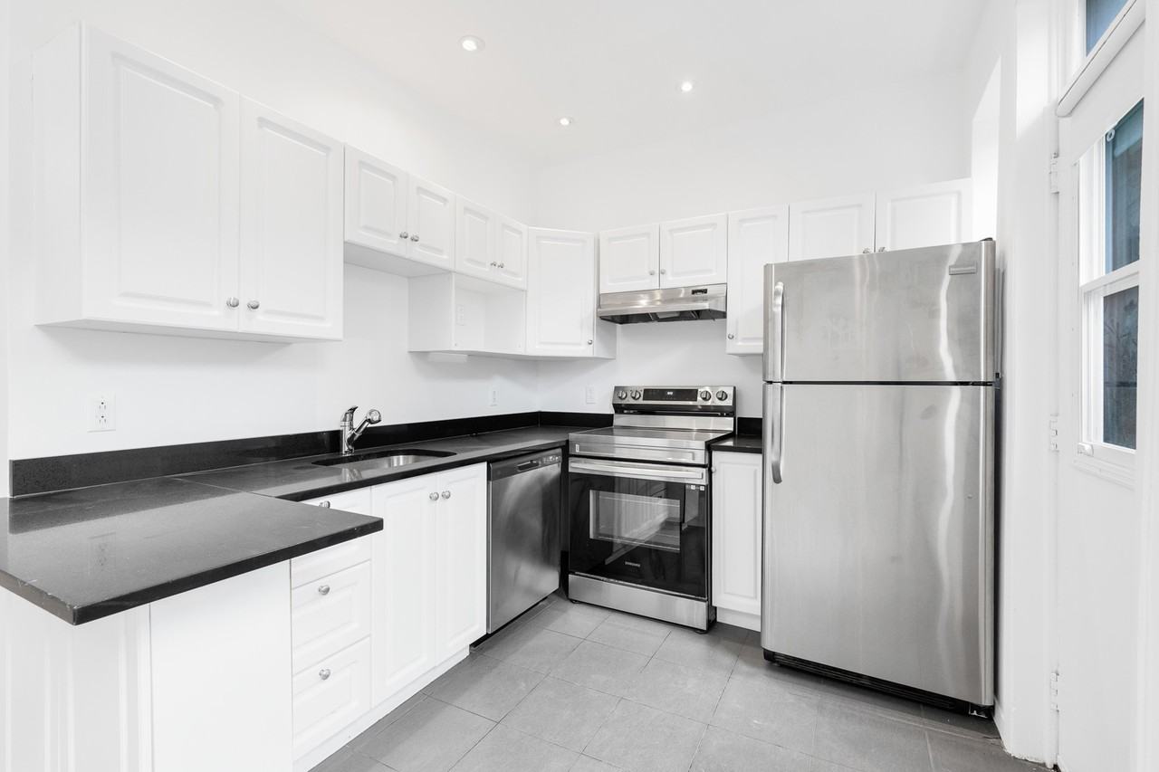 5870 Rue Sherbrooke Ouest #3 - Photo 4 of 15