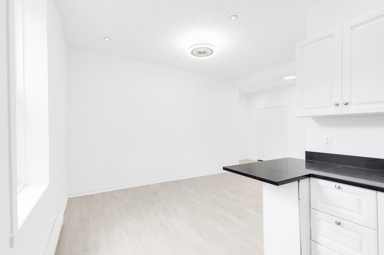 5870 Rue Sherbrooke Ouest #3 - Photo 7 of 15