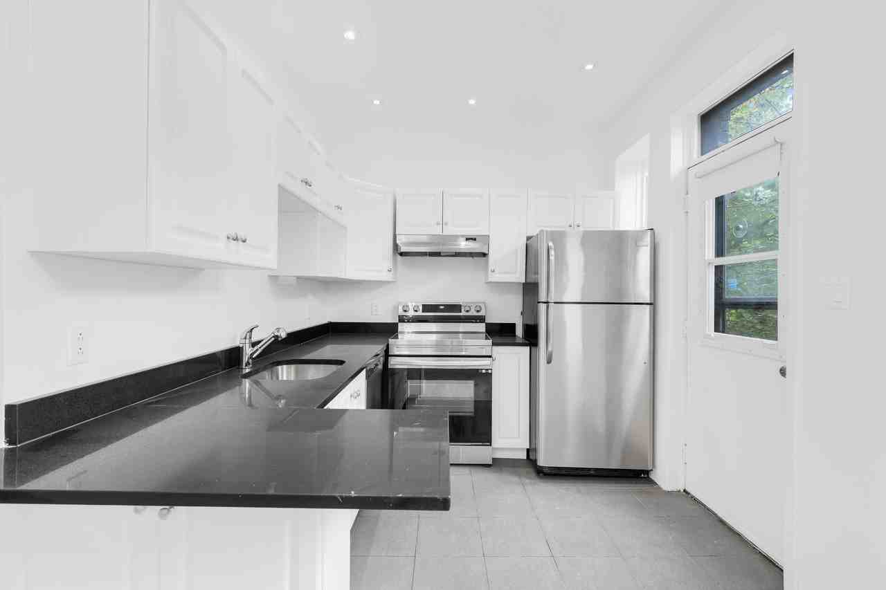 5870 Rue Sherbrooke Ouest #3 - Photo 2 of 15