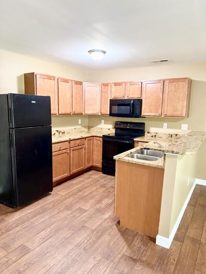 318 Zach Dr - Photo 2 of 10