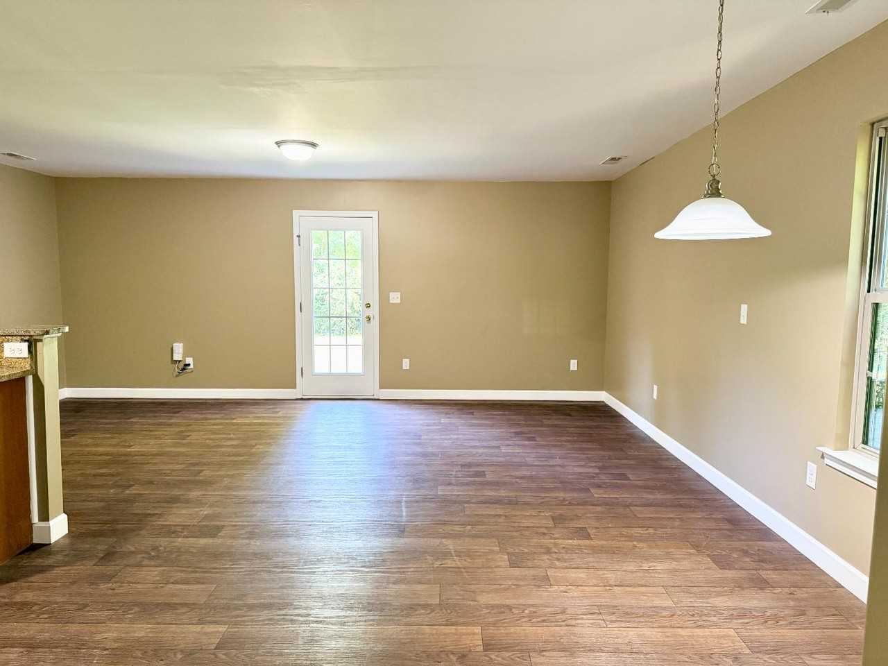 318 Zach Dr - Photo 3 of 10