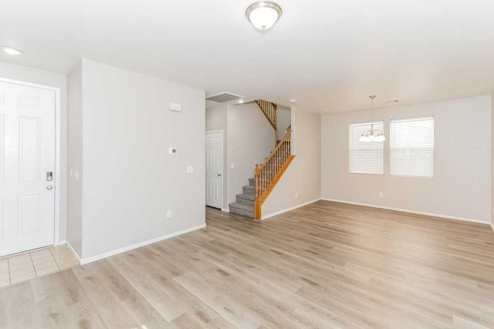 70 Glen Park Ave - Photo 5 of 17