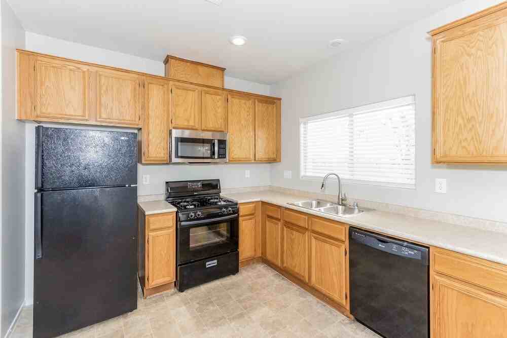 70 Glen Park Ave - Photo 7 of 17