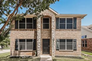 8811 Eastwood Ave - Photo 1 of 1